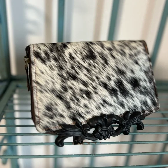 Amazing Hide-on Rustic Leather Zip around Wallet New Card Holder Black White - Picture 2 of 6
